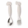 Done By Deer™ Löffel- Und Gabelset Easy-grip, Deer Friends Sand -Kinderwelt Verkauf done by deer loeffel und gabelset easy grip deer friends sand a373554